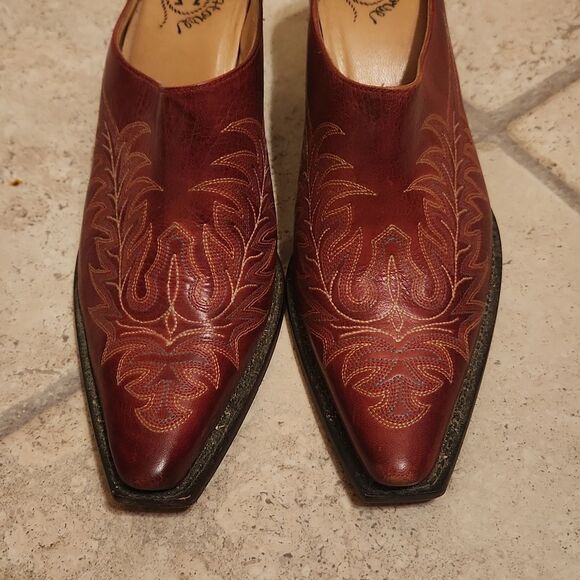 Charlie 1 Horse Red Embroidered Leather Heeled Mules Made in Brazil Size 7.5 - Picture 3 of 13